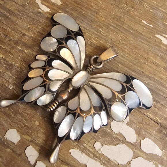 Pendant - Picture 1 of 4